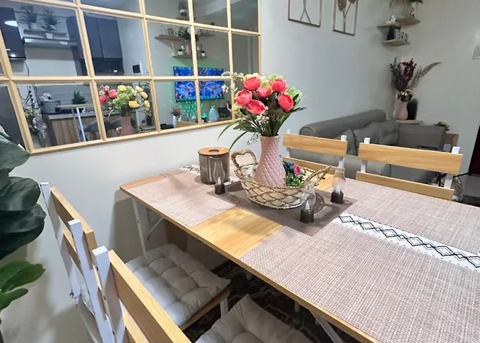 Stayurban 2br Urban Deca Bldg 7 Near Gate 4*
